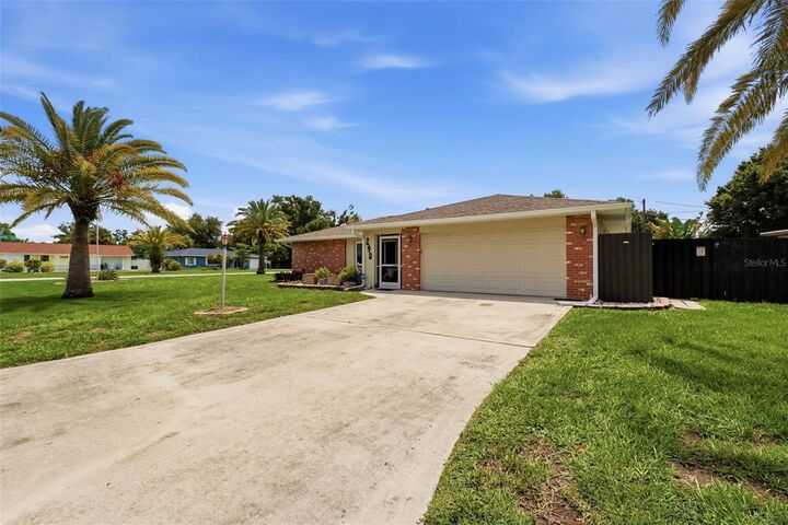 Property Photo:  290 Capri Avenue  FL 34293 