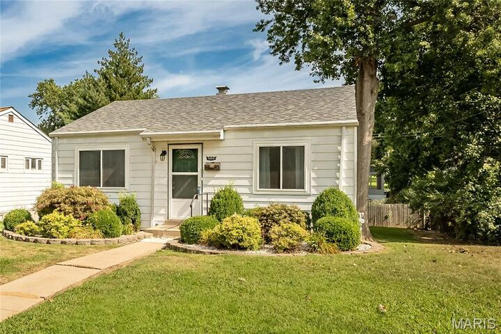 Property Photo: 5665 Marquette Avenue MO 63139
