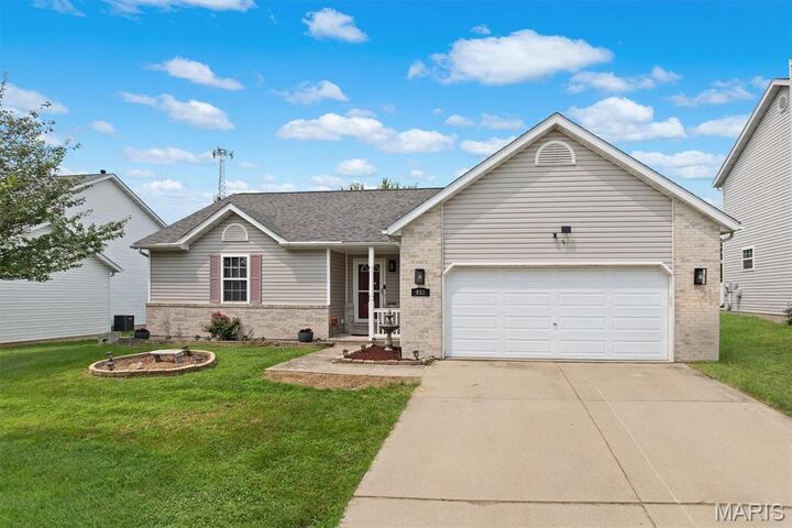 Property Photo: 953 Pacific Crossing Drive IL 62269