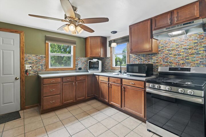 Property Photo:  1315 Gartland Ave  WI 53548 