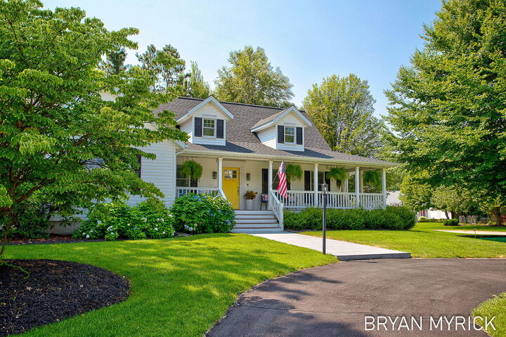 Property Photo:  4612 Forest Lane  MI 49423 