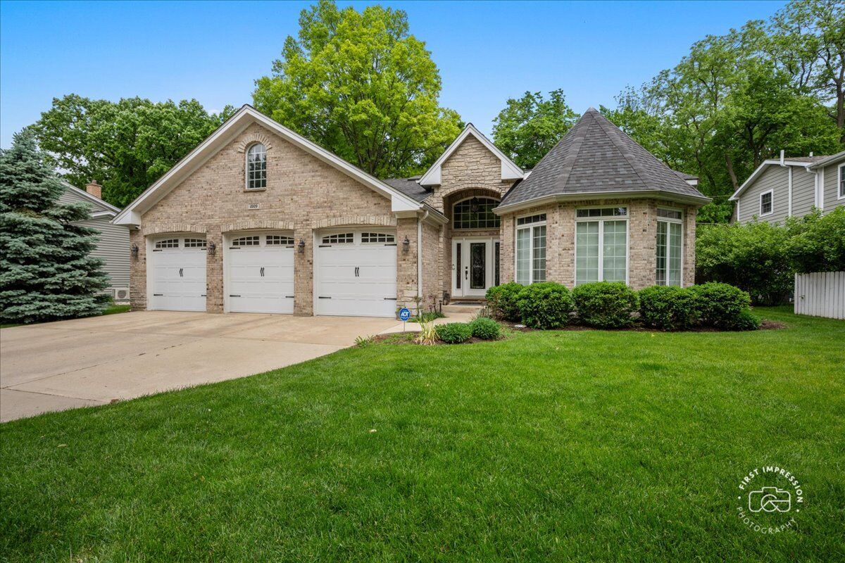 Property Photo:  1009 Douglas Avenue  IL 60540 