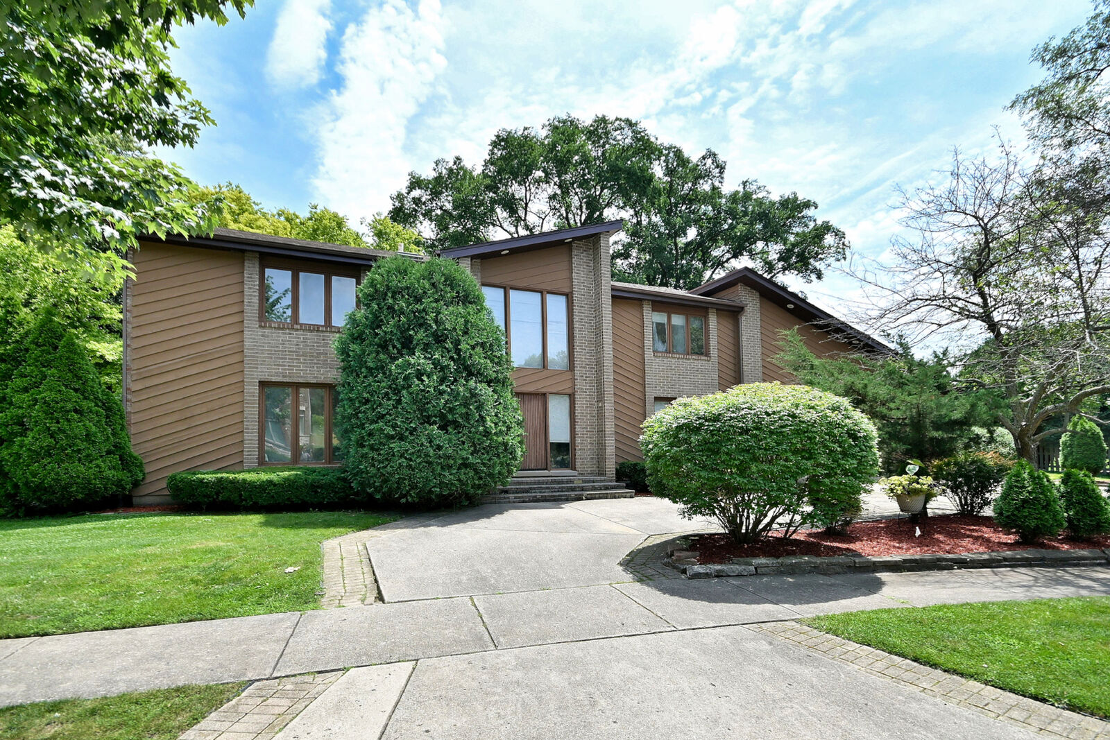 Property Photo: 2005 Mallard Drive IL 60062