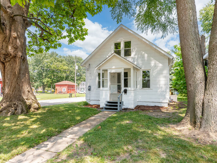 Property Photo: 510 W 8th Street IL 61081