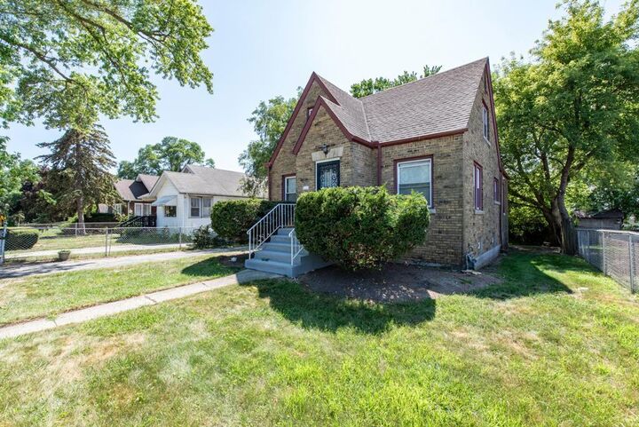 Property Photo: 516 S Victory Street IL 60085