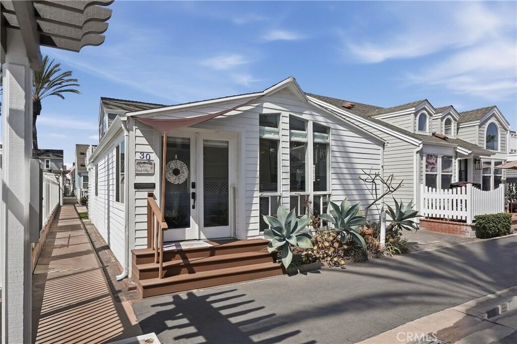 Property Photo:  30 Bolivar  CA 92663 