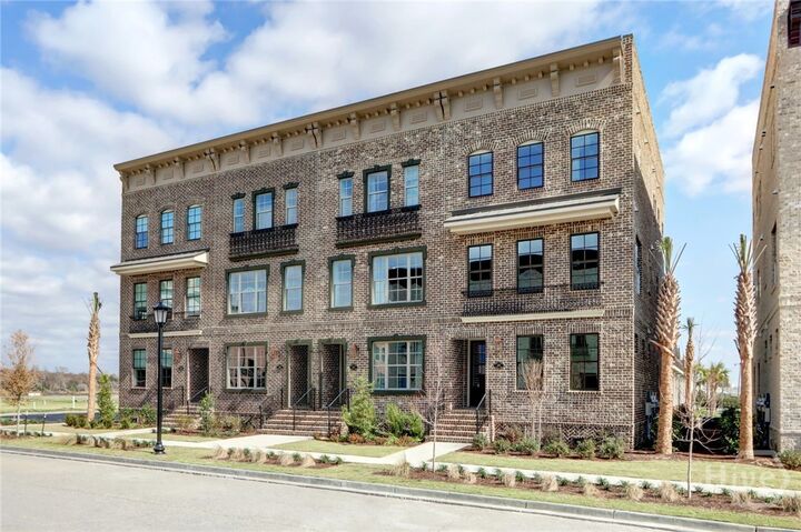 Property Photo:  404 Upper East Avenue  GA 31401 