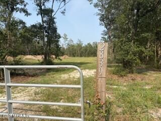 Property Photo: 2839 Windemere Court FL 32068