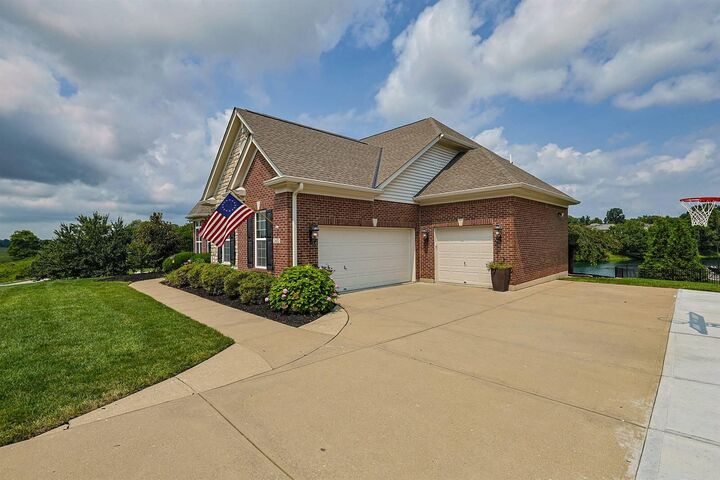 Property Photo:  2622 Twin Hills Court  KY 41091 