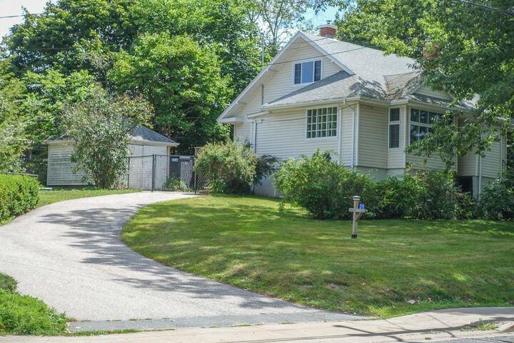 Property Photo:  39 Oakdene Avenue  NS B4N 2B6 