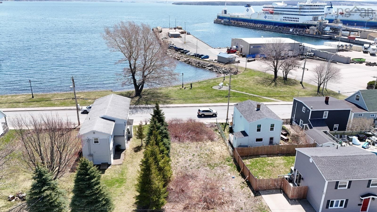 Property Photo:  398 Purves St. B2a 1C6  NS B2A 1C6 