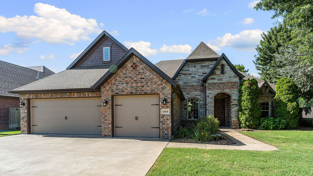 Property Photo:  3305 SW Mahogany Avenue  AR 72713 