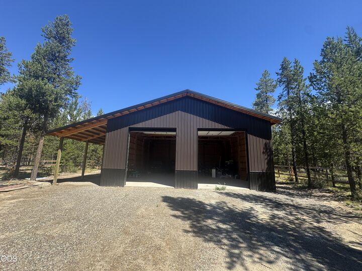 Property Photo:  17088 Kingsburg Road  OR 97707 