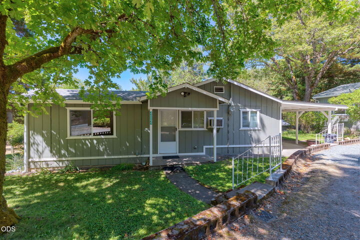 Property Photo: 484 Granite Hill Road OR 97526
