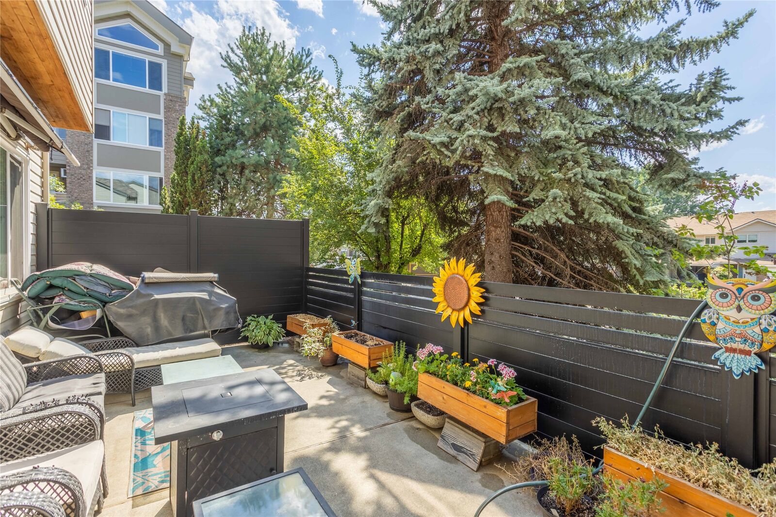 Property Photo: 1675 Thayer Court 1 BC V1Y 8M2