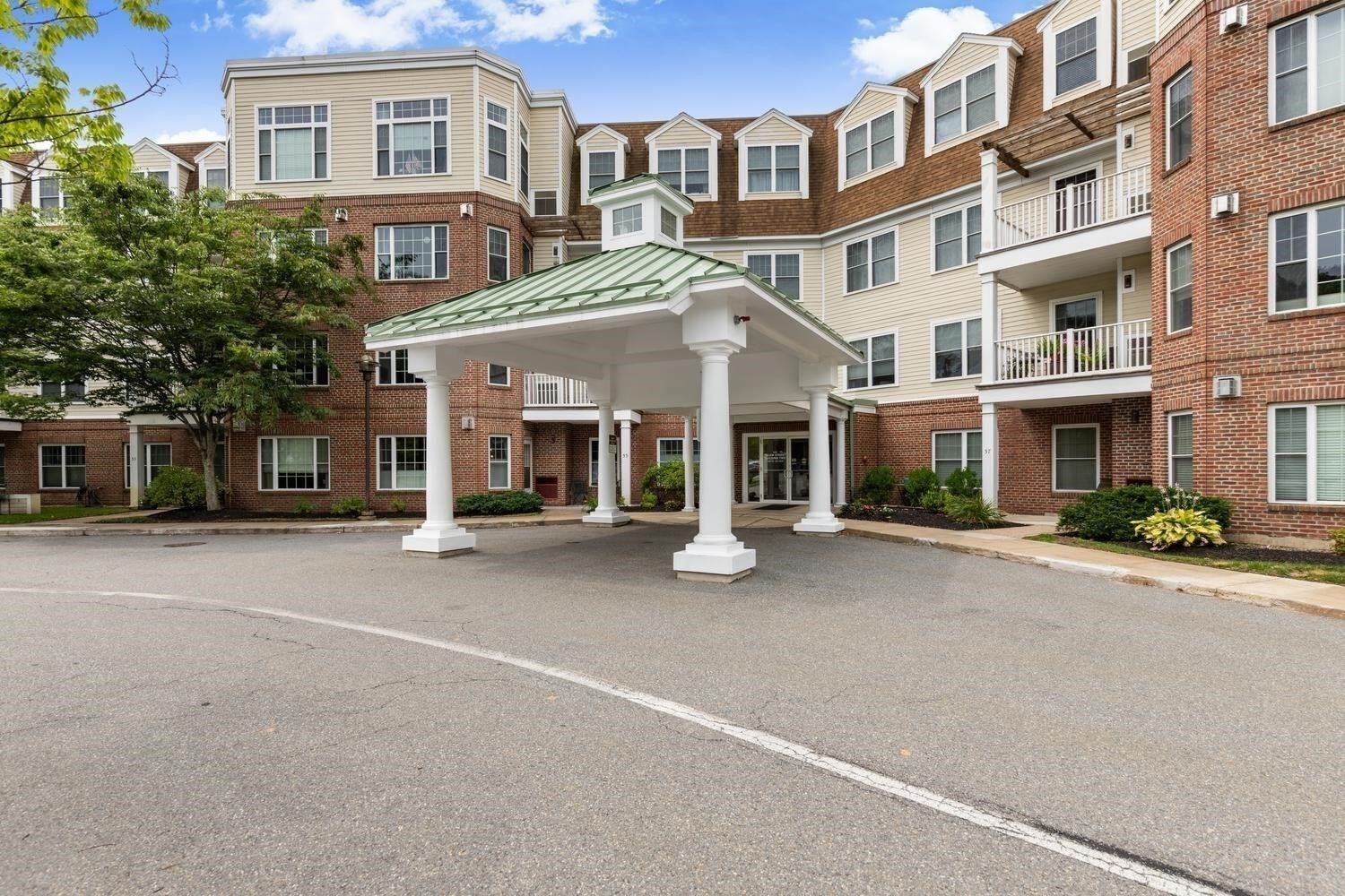 Property Photo:  295 Salem St 98  MA 01801 