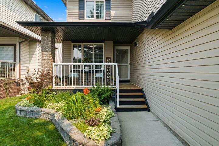 Property Photo:  132 Coopers Heights SW  AB T4B 2S1 