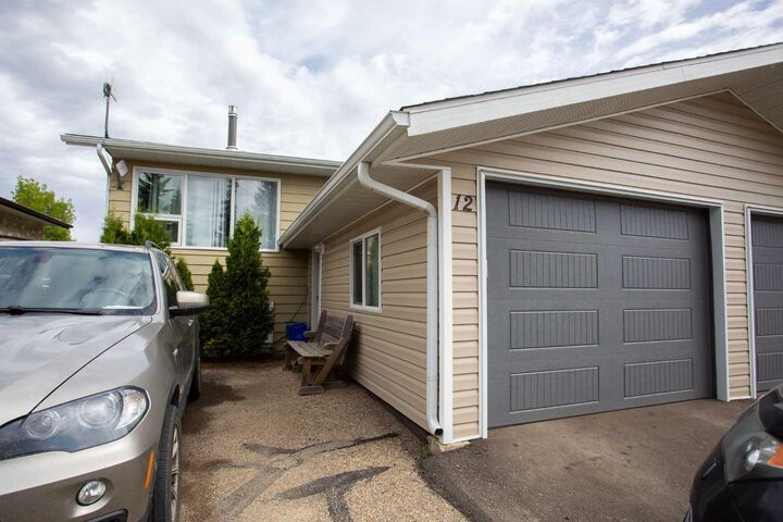 12 Valley Crescent — photo 1