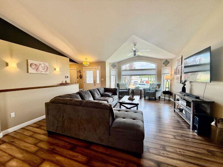 Property Photo: 4905 5 Avenue AB T0B 0V0