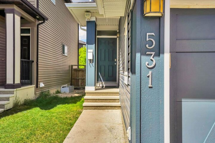 Property Photo:  531 Evansborough Way NW  AB T3P 0M8 
