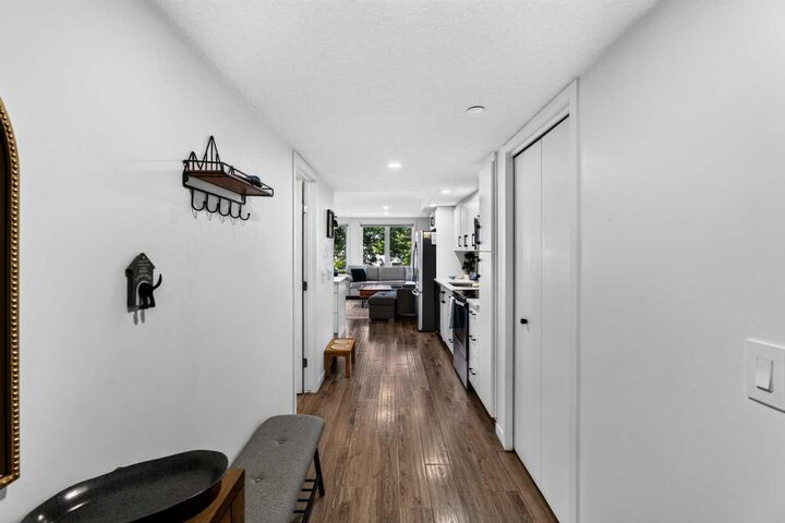 Property Photo: 1920 11 Avenue SW 103 AB T3C 0N8