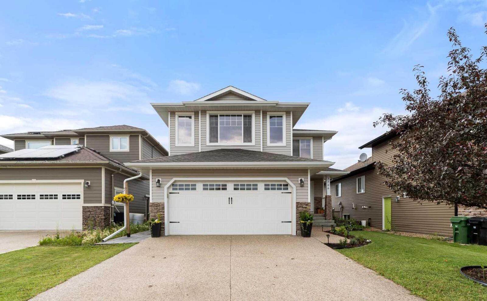 Property Photo: 3706 76 Street AB T4V 5E3
