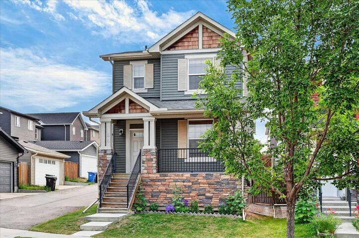 Property Photo:  28 Evansborough Gate NW  AB T3P 0M2 