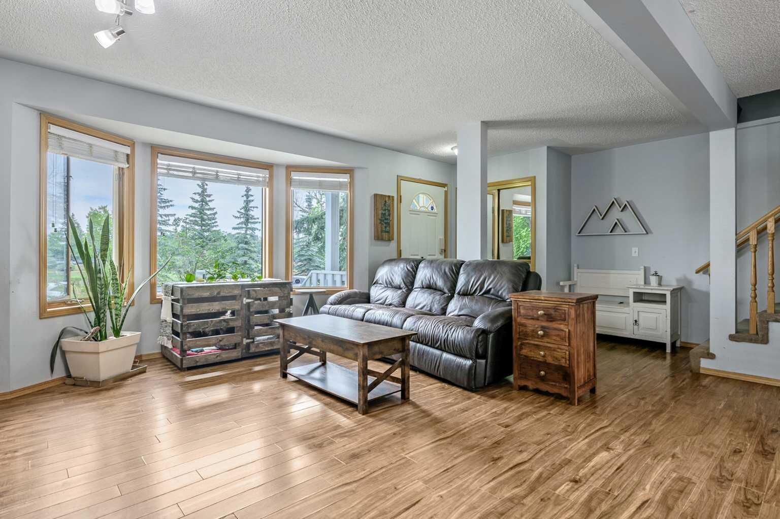 Property Photo: 511 Killarney Glen Court SW AB T3E 7H4