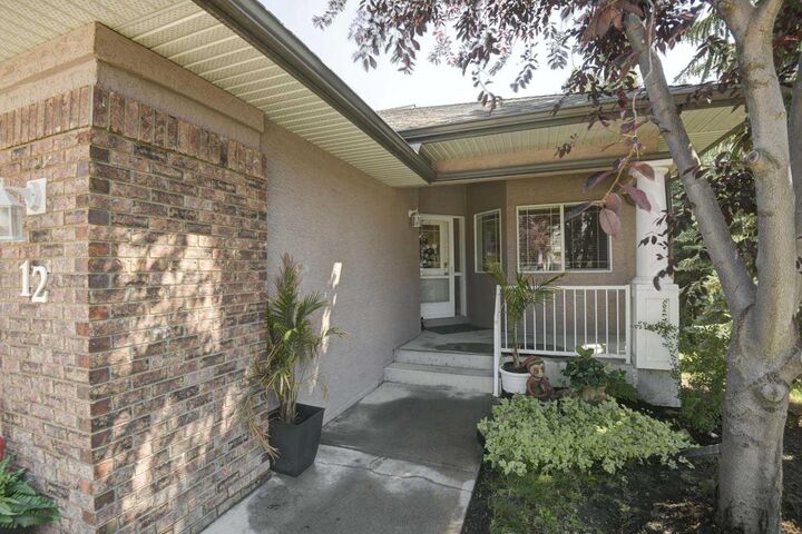 Property Photo: 12 Straddock Villas SW AB T3H 5C7