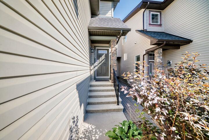 Property Photo:  325 Kincora Glen Rise NW  AB T3R 0B5 