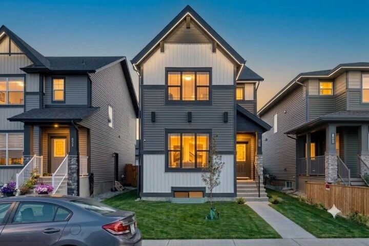 Property Photo: 856 Midtown Drive SW AB T4B 5K9