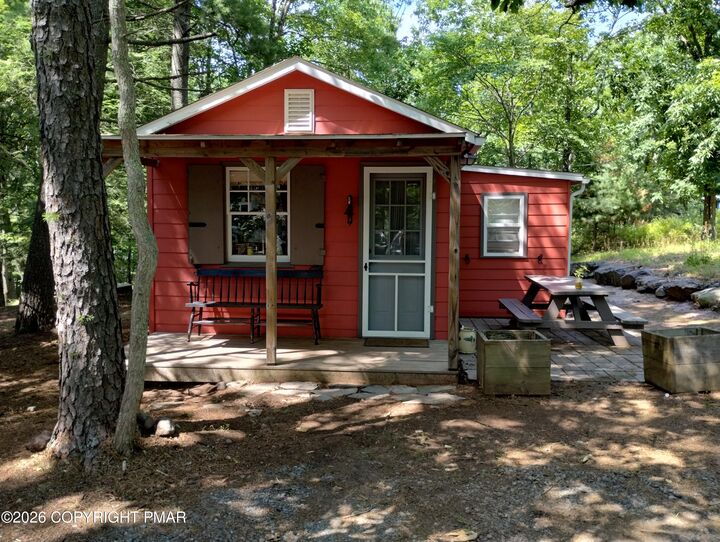 Property Photo: 132 North Lane PA 18301