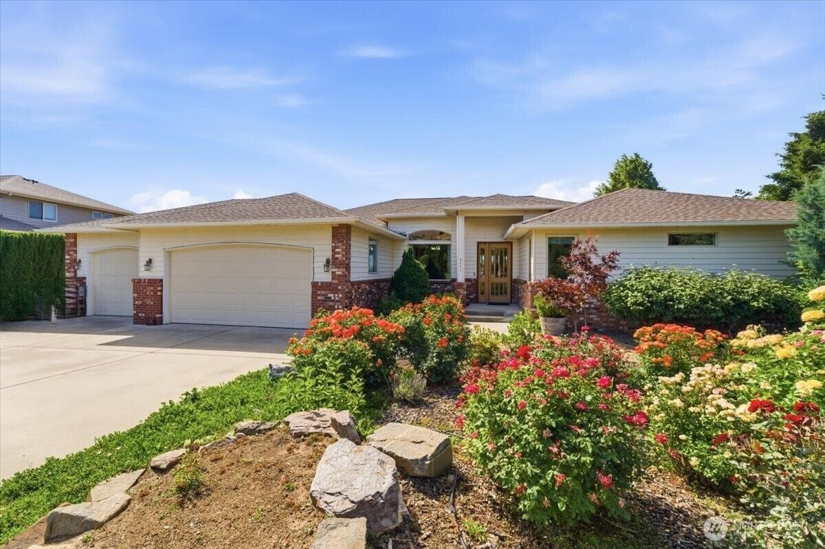 Property Photo: 3643 Ridgeview Boulevard WA 98801