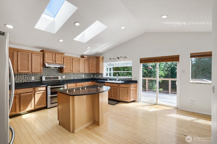 Property Photo:  3203 NE 195th St  WA 98155 