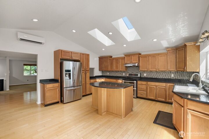Property Photo:  3203 NE 195th St  WA 98155 