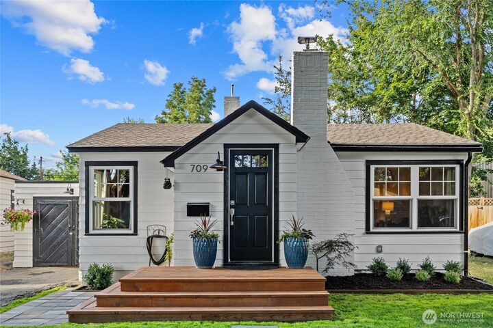 Property Photo: 709 E Tacoma Avenue WA 98926