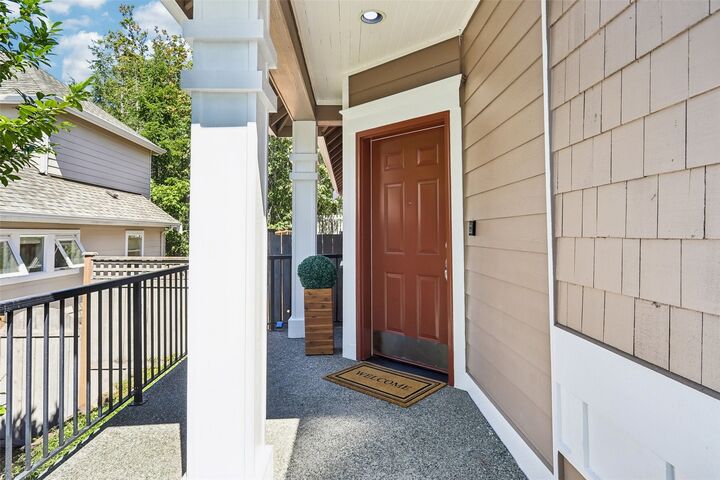 Property Photo:  2528  Larchmount Dr NE  WA 98029 