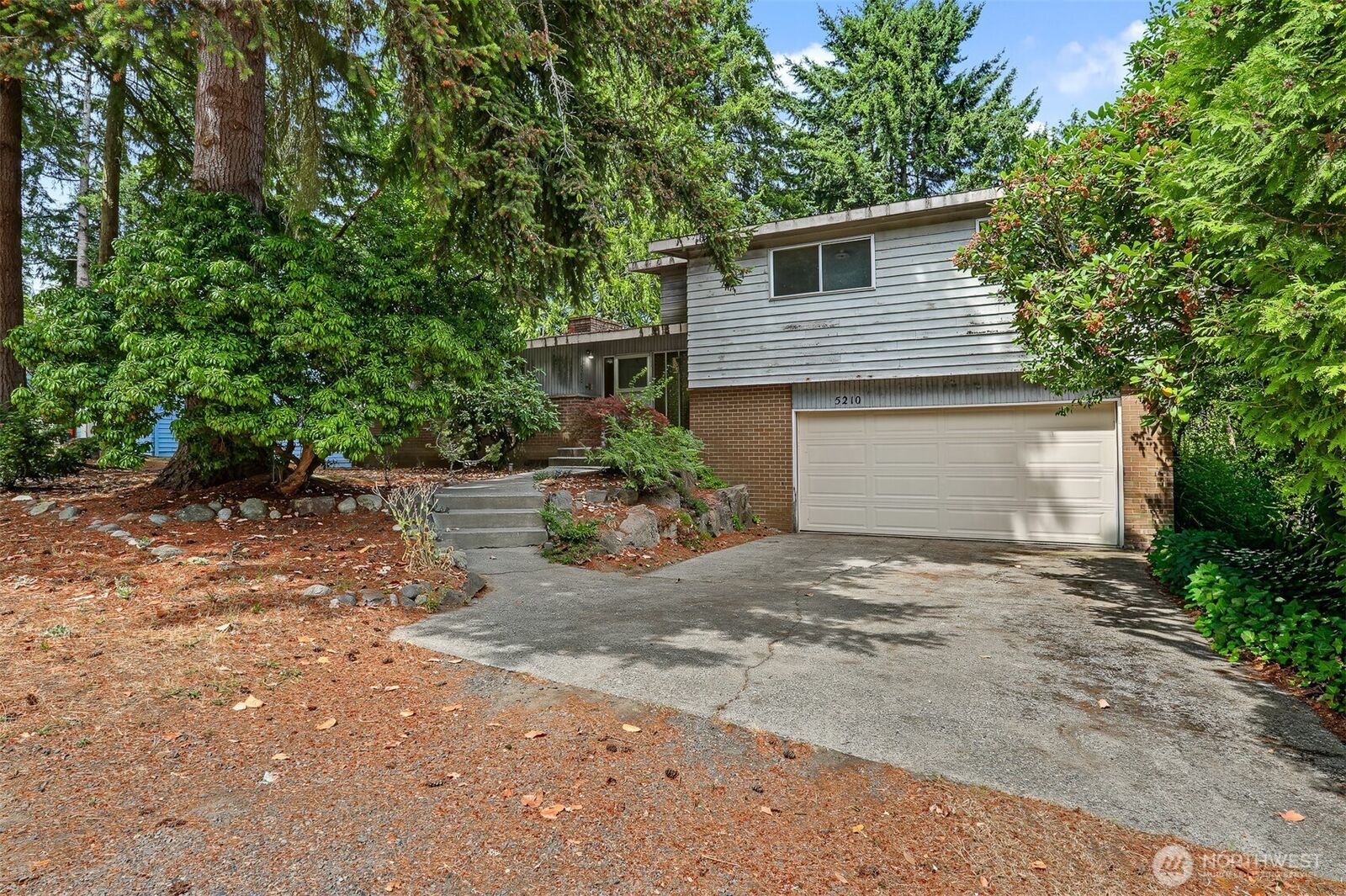 Property Photo:  5210 NE 190th Street  WA 98155 