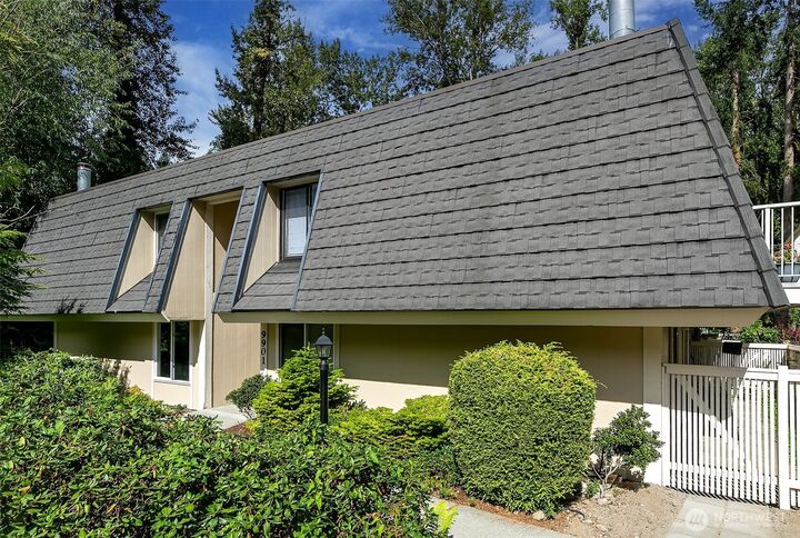 Property Photo: 9901 NE 124th Street 503 WA 98034