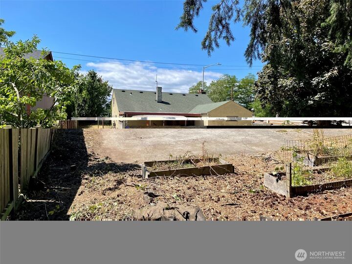 Property Photo: 9058 Wallingford Avenue N WA 98103