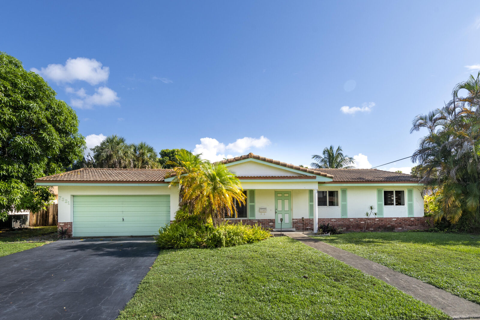 Property Photo: 7321 NW 14th Street FL 33313