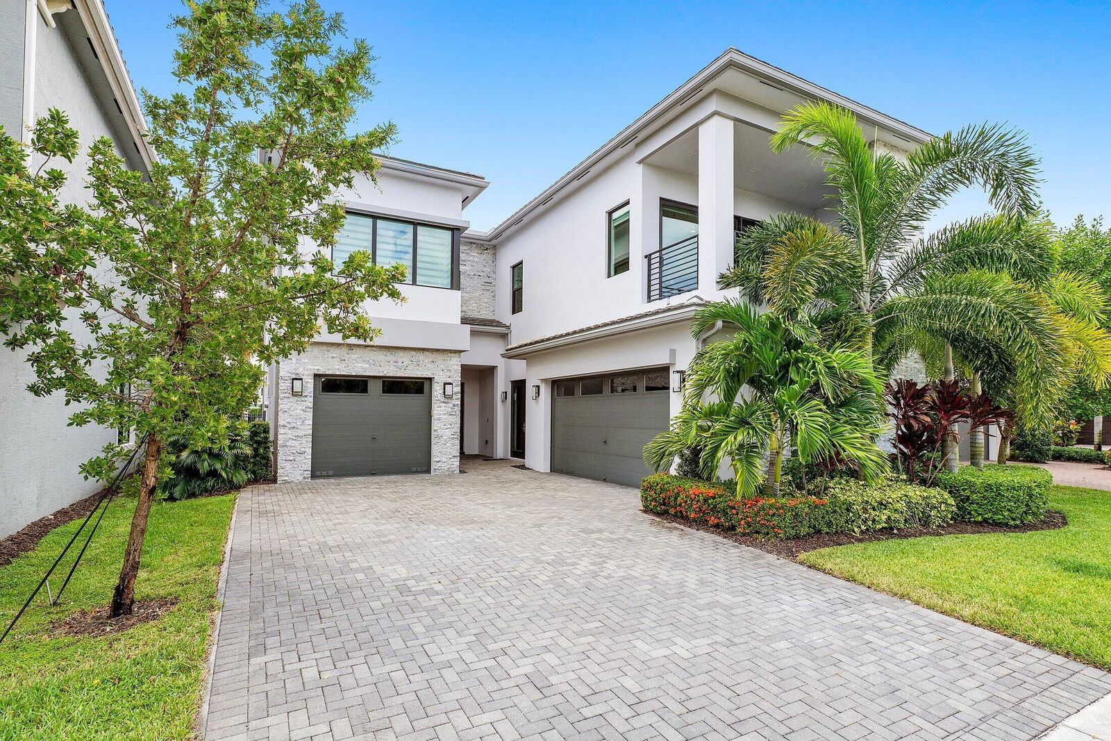 Property Photo: 9022 Chauvet Way FL 33496