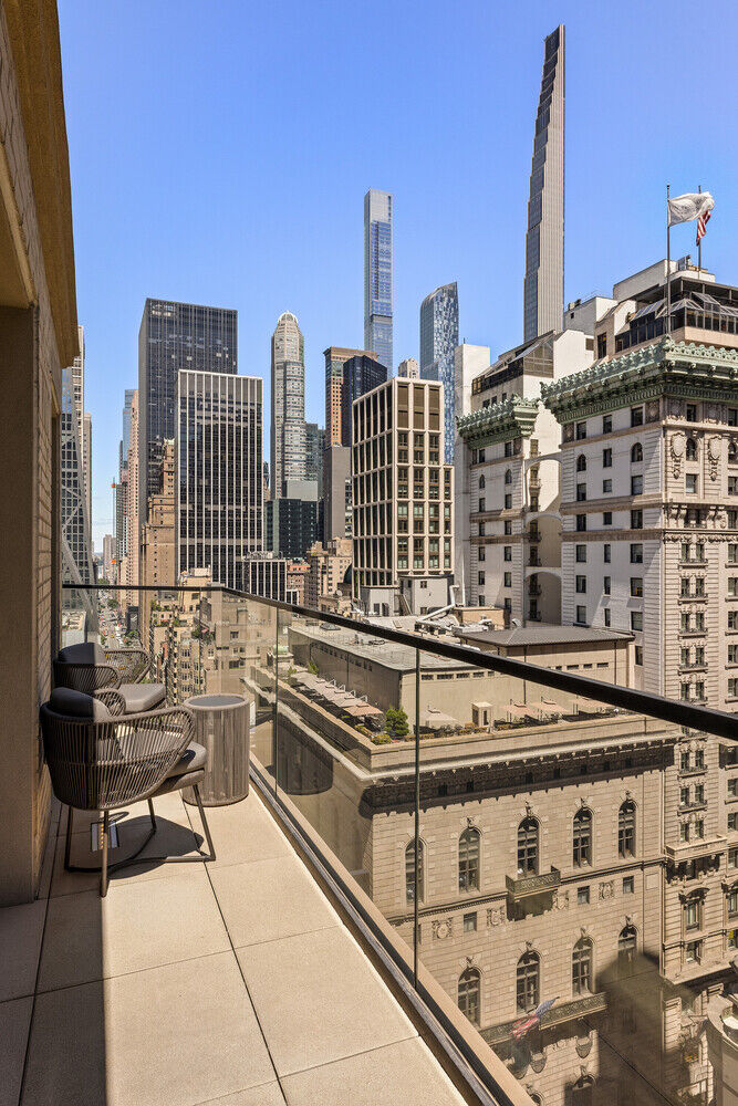 Property Photo:  685 5th Avenue 19C  NY 10022 