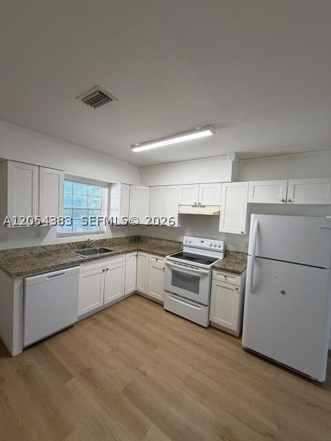 Property Photo: 374 NE 171 Street FL 33162