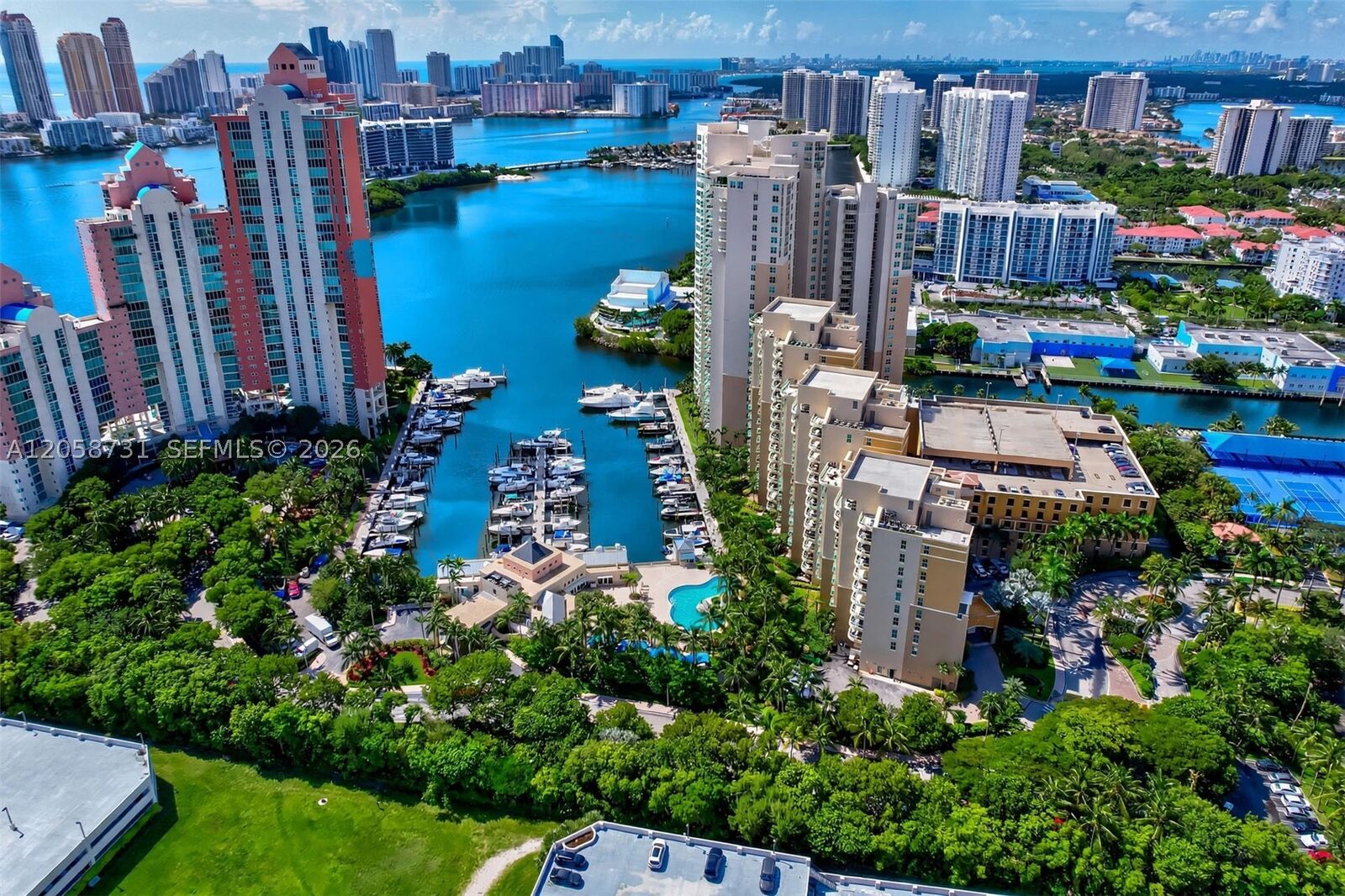 Property Photo: 3330 NE 190th St Uph14 FL 33180