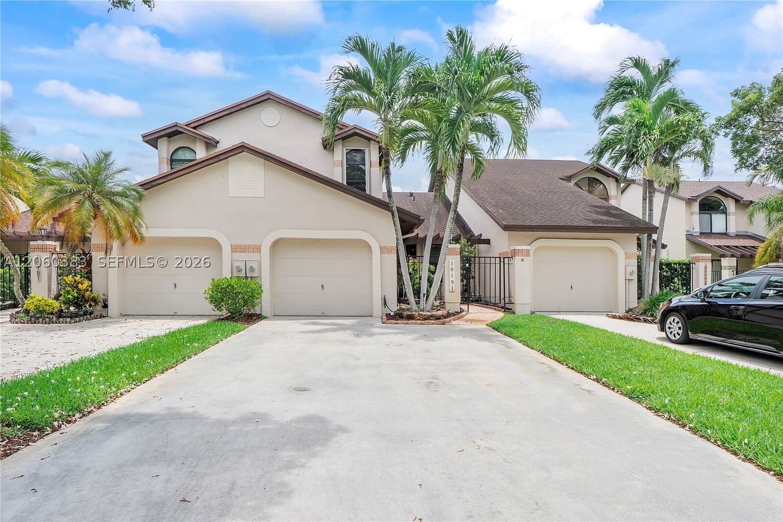 Property Photo: 10191 SW 137th Pl FL 33186
