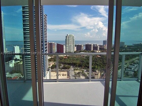 Property Photo: 79 SW 12th St Uph4001-S FL 33130