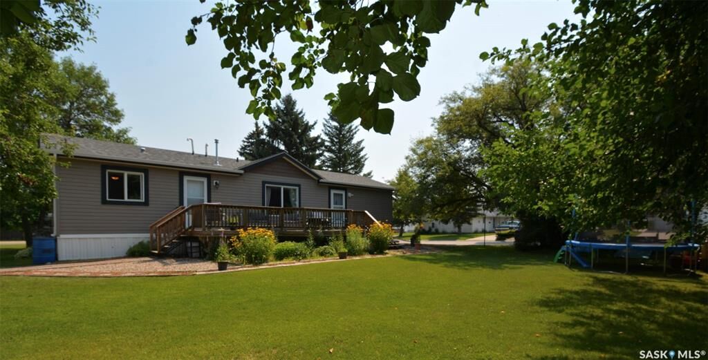 Property Photo: 520 Assiniboia Avenue SK S0G 4P0
