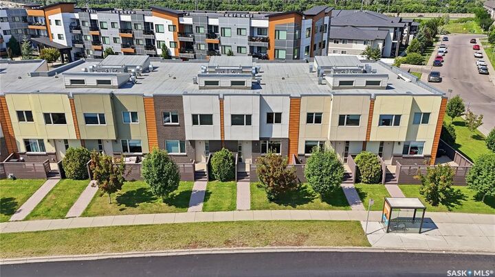 Property Photo:  103 Willis Crescent 6  SK S7T 0X9 
