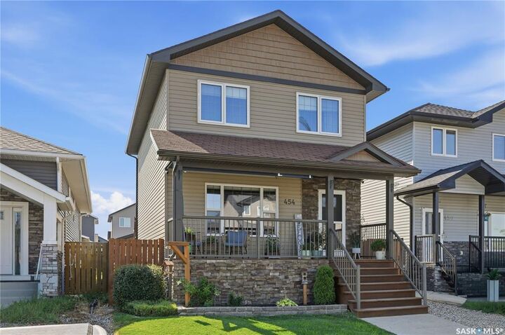 Property Photo:  454 Geary Crescent  SK S7R 0E7 